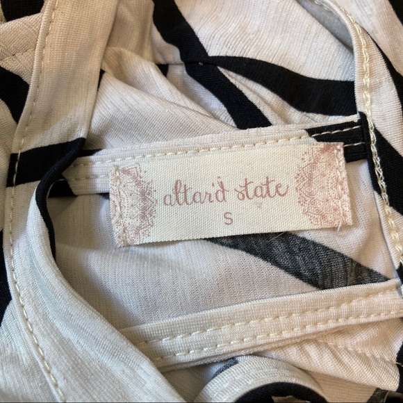 Sale 5 For $25 Altar’d State Top - Picture 4 of 5